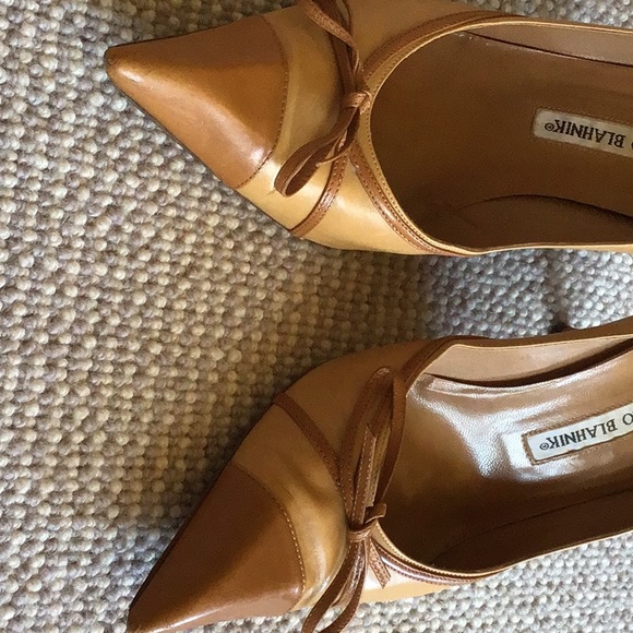 Manola Blahnik tan high heel pumps - Picture 3 of 6